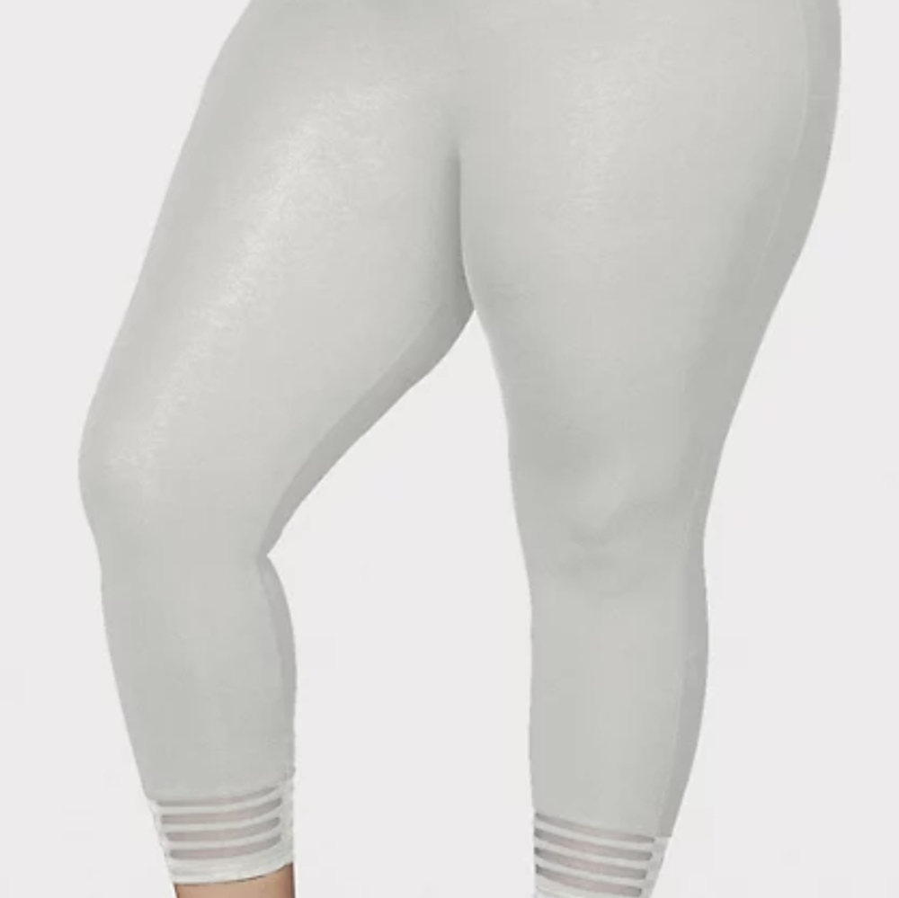 NWT White Crop Shadow Legging